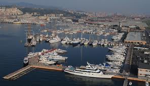 Uno yacht affonda nel porticciolo di Sestri Ponente