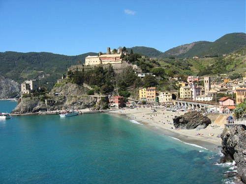 Frana Monterosso, pronto giovedì tunnel pedonale provvisorio