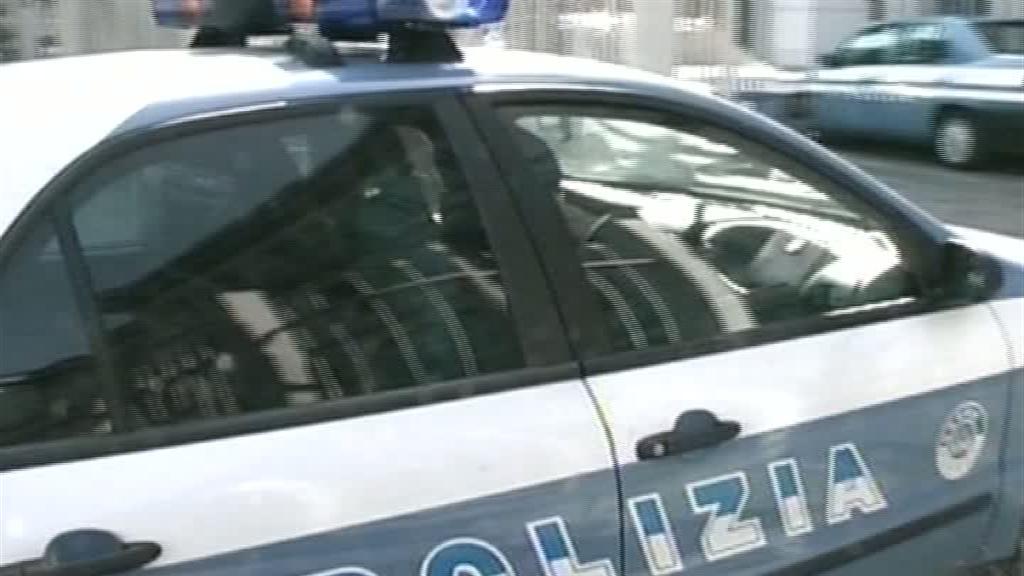 Spacciavano hashish a liceo, arrestata coppia di ventenni