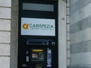 Carispezia in controtendenza: +42% di utile netto; tengono i mutui casa