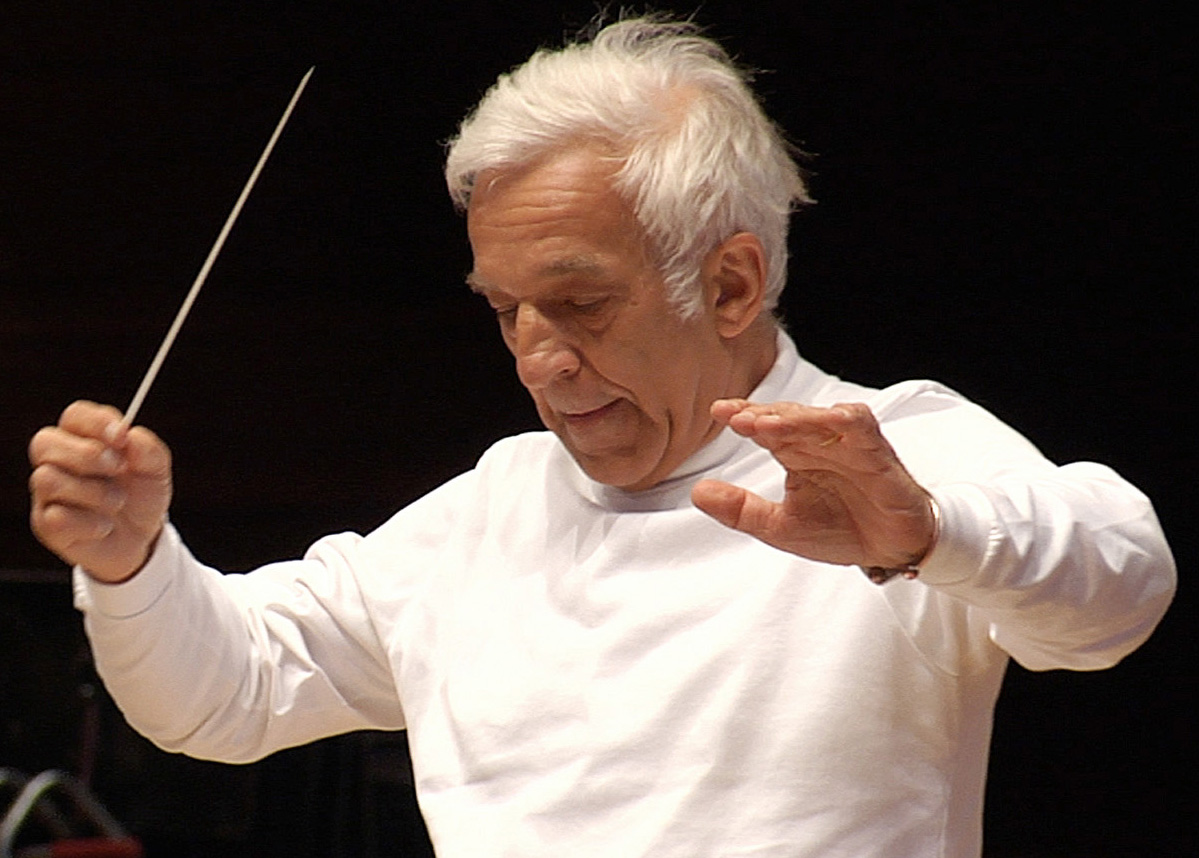 Carlo Felice, Ashkenazy dirige la European Young Orchestra per la Gog