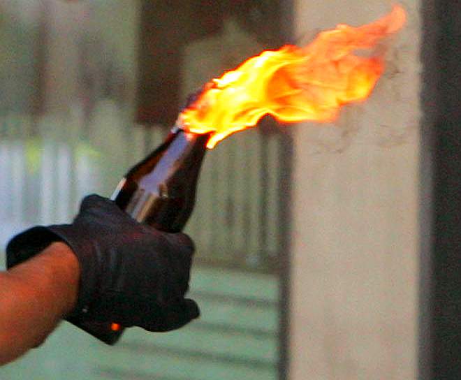 Scoperte cinque molotov dentro uno stabilimento balneare