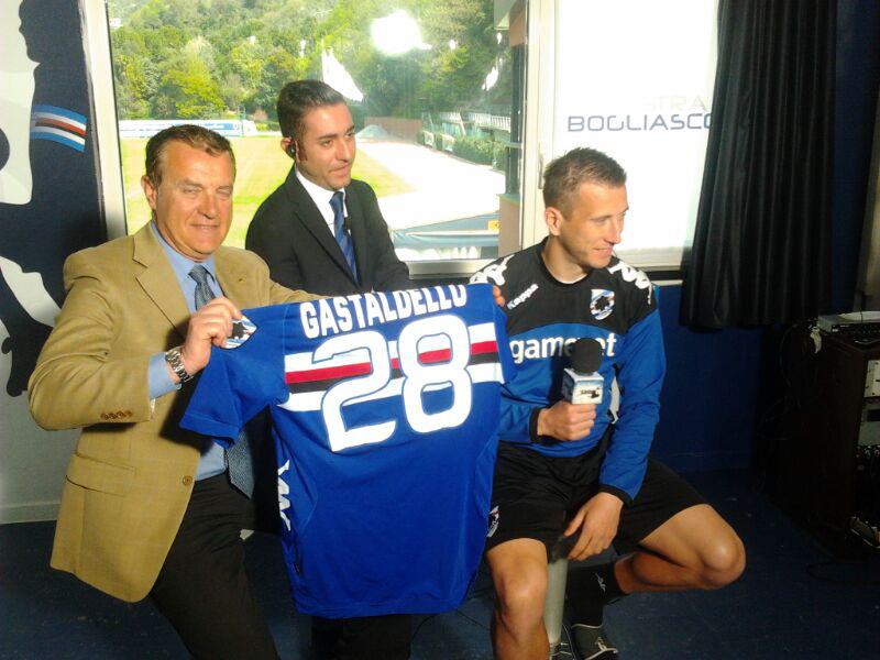 Gastaldello consegna la maglia del derby al Museo Samp Doria