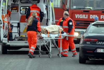 Grave pensionato investito da un'auto