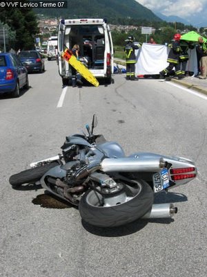 Incidente in val Nervia, auto contro moto: due feriti, uno è grave