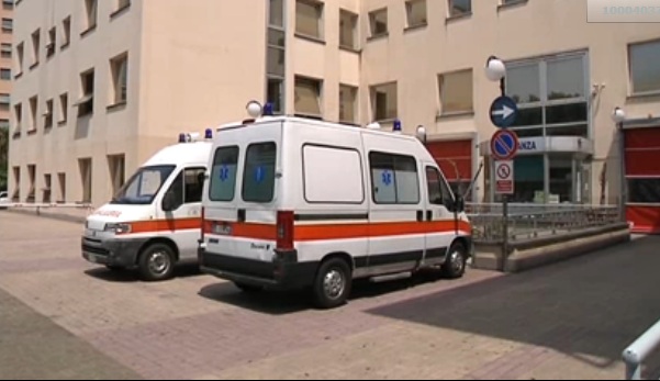 Danneggia la sala d’attesa del pronto soccorso. Denunciato