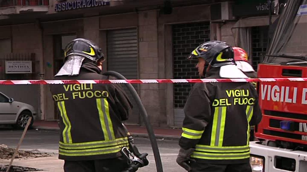 Incendio auto in via Montevideo