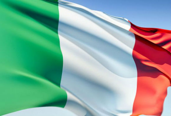 Festa del 2 giugno, bruciati tricolori e bandiere Pdl