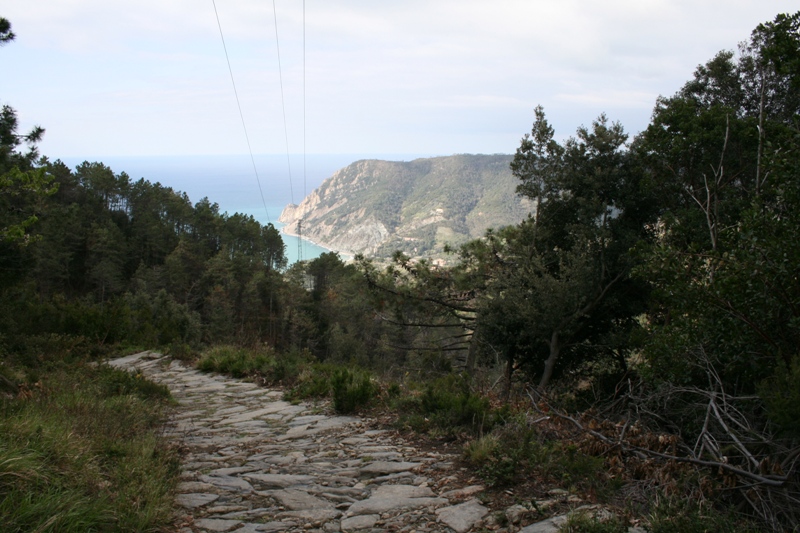 Cinqueterre, turista tedesca cade in sentiero: ferita