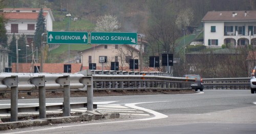 Incidente in A7, lastre di vetro lungo la corsia: riaperta autostrada