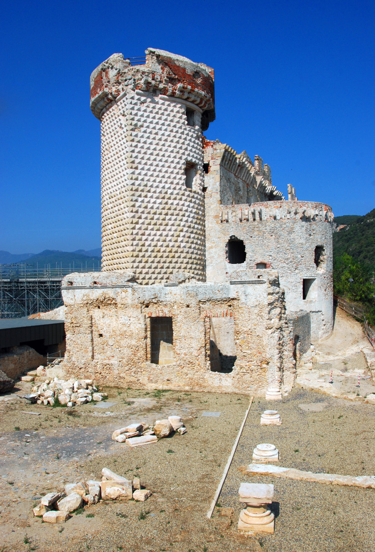 Finale Ligure, visite a Castel Govone  domenica 23