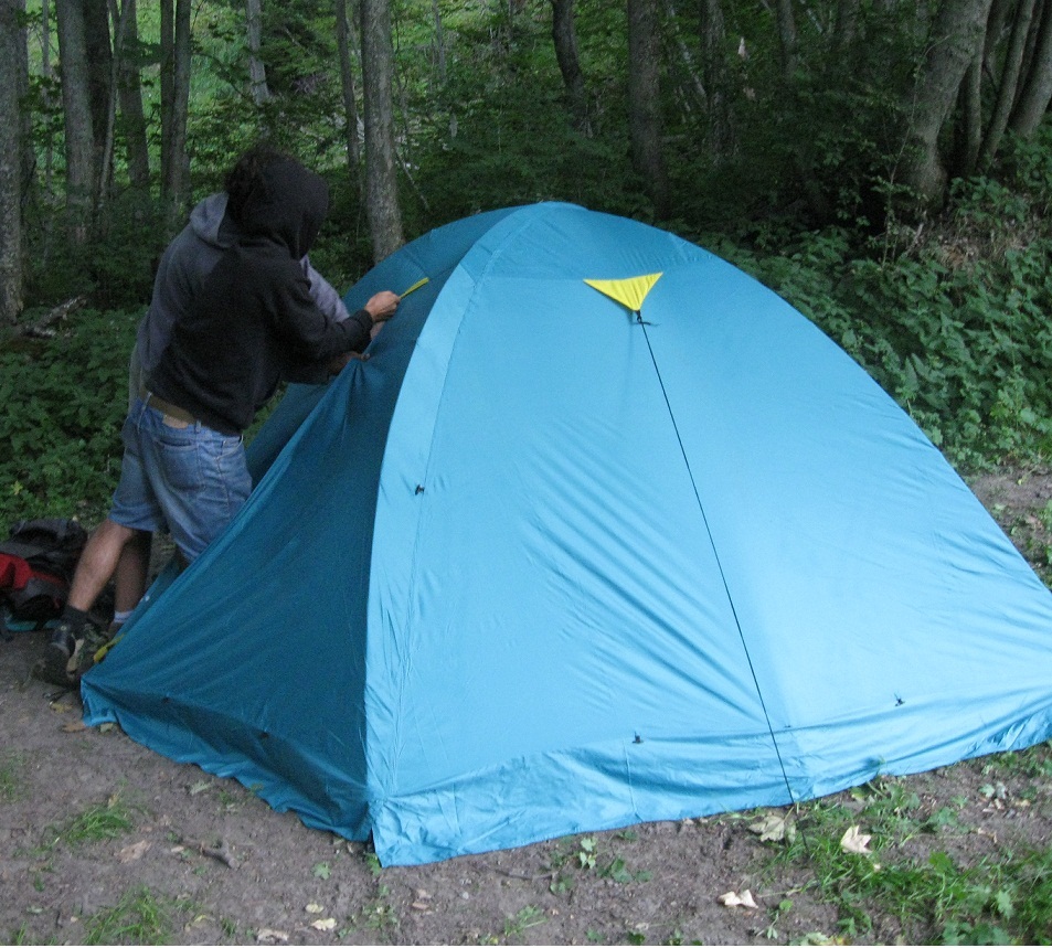 Crisi, torna di moda la vacanza in tenda o in camper