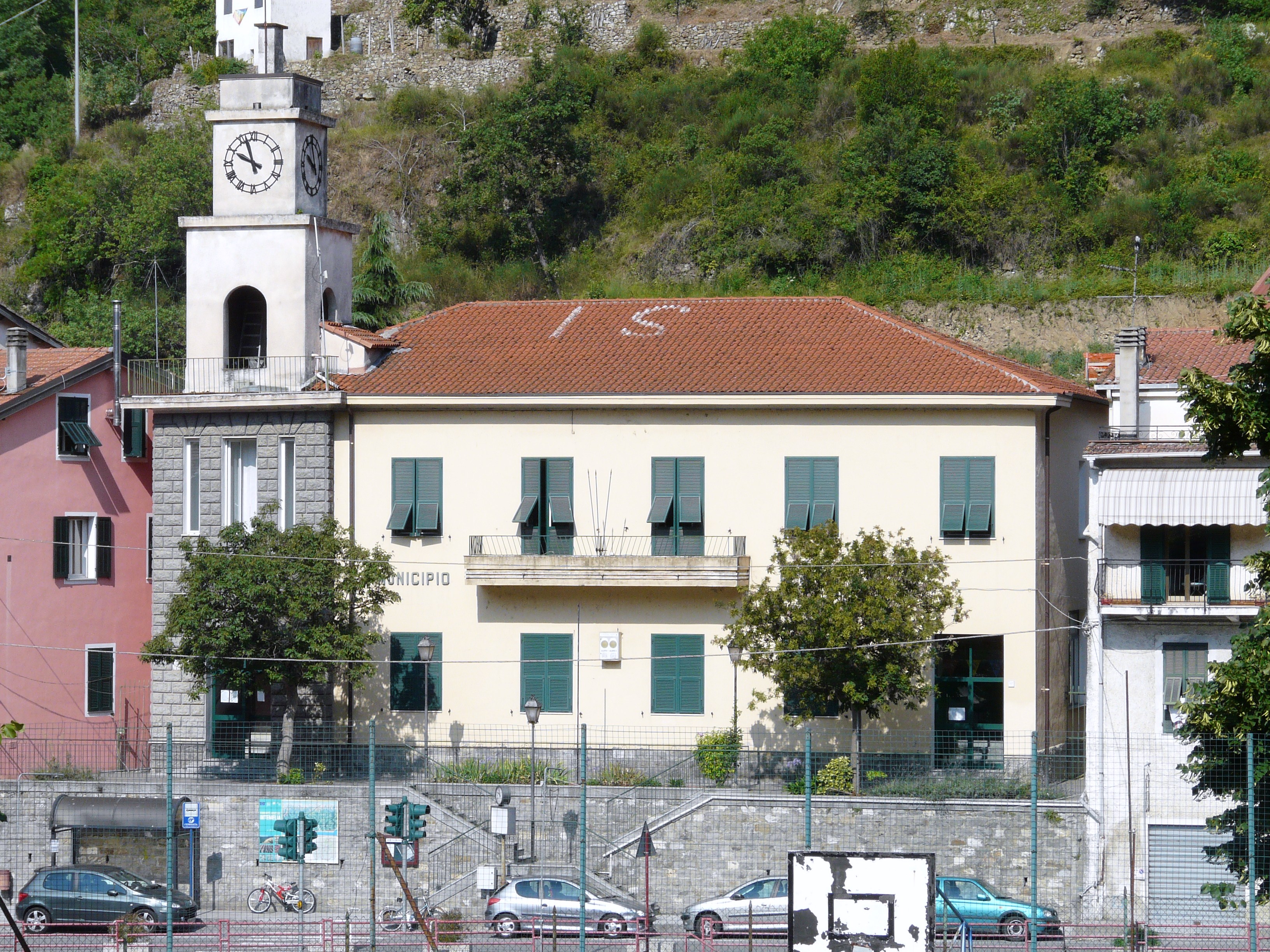 Crolla l'anfiteatro durante il matrimonio, un ferito grave