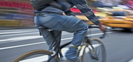 Ciclisti indisciplinati a Genova: nel 2012 ben 42 multe