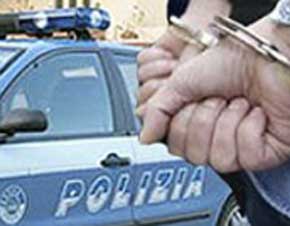 Litiga con la fidanzata e aggredisce i poliziotti, arrestato 26enne