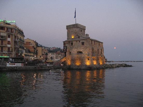 Crisi, pasti non consumati in hotel ai bisognosi di Rapallo