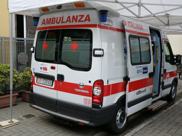 Grave ragazza dopo incidente d'auto,trasferita al S. Martino