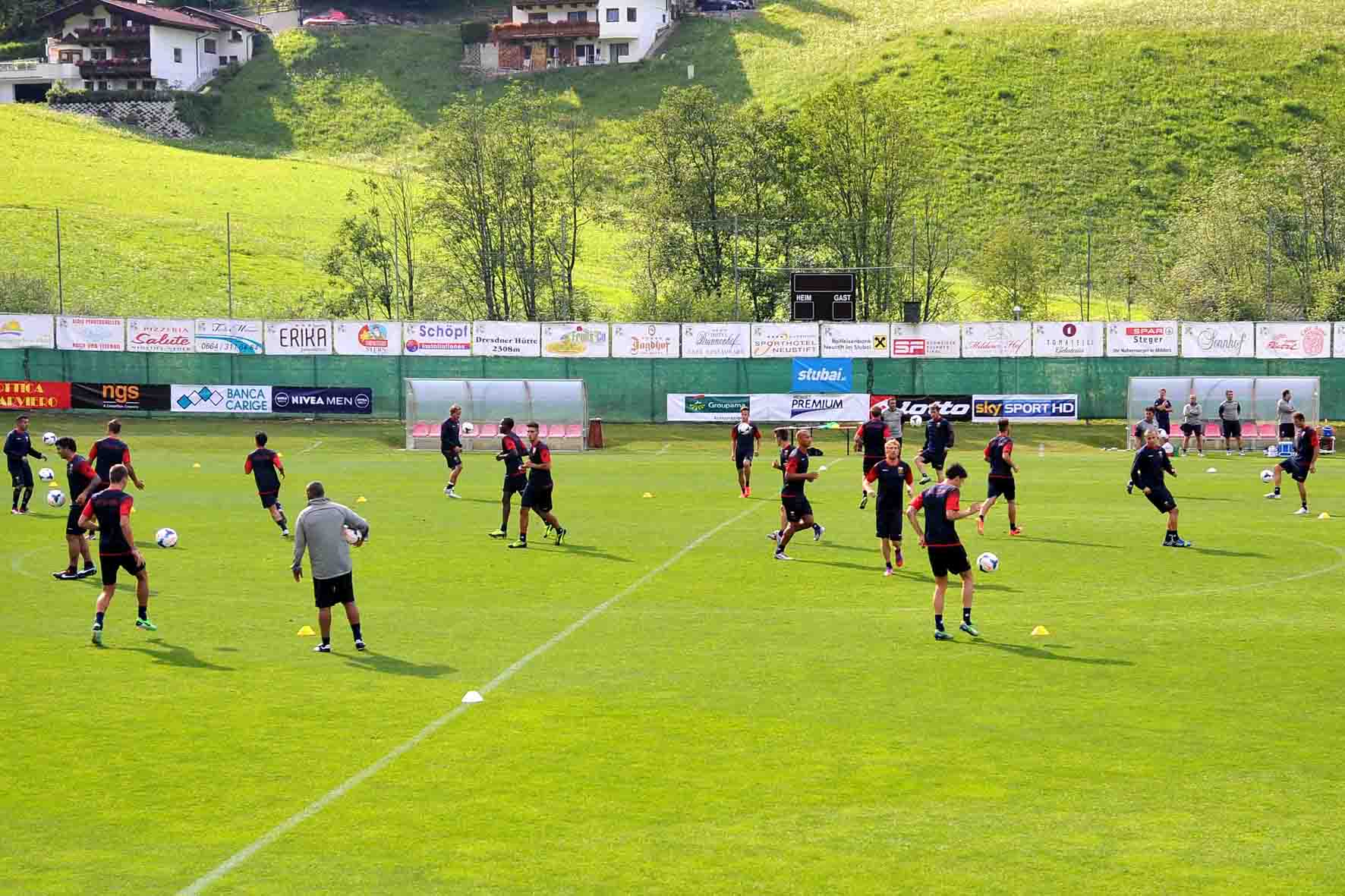 Genoa, Santana in campo. Stasera la presentazione