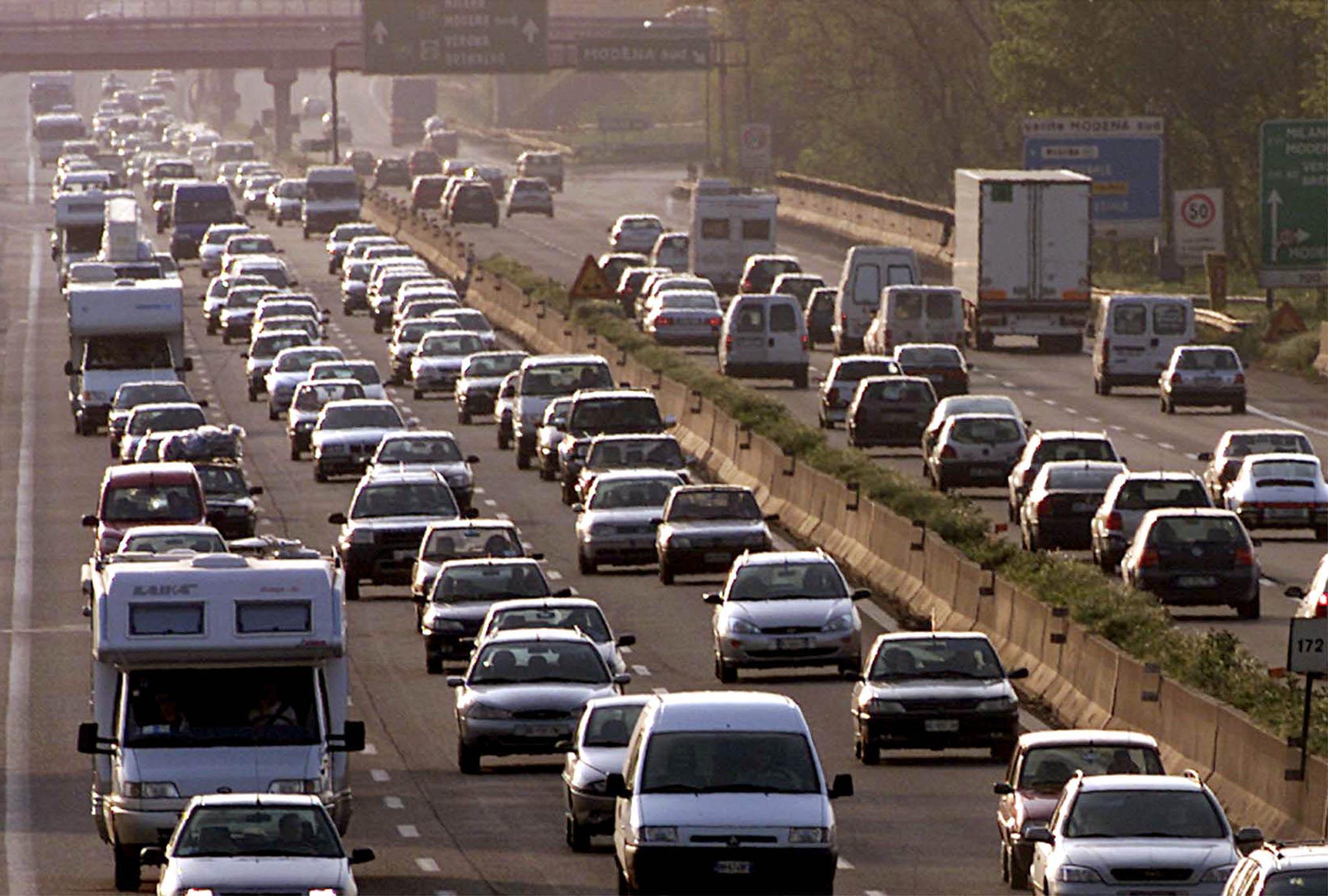 Coda sull'A7 Milano-Serravalle-Genova per auto in avaria