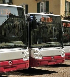 Autobus prende fuoco, l'autista si è accorto dell'incendio