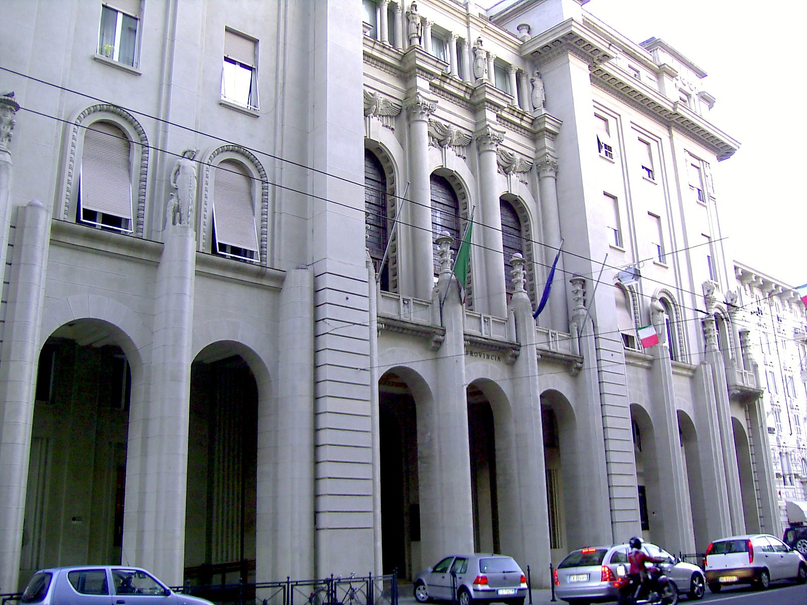 Lavoratori scuola, presidio sotto la prefettura della Spezia