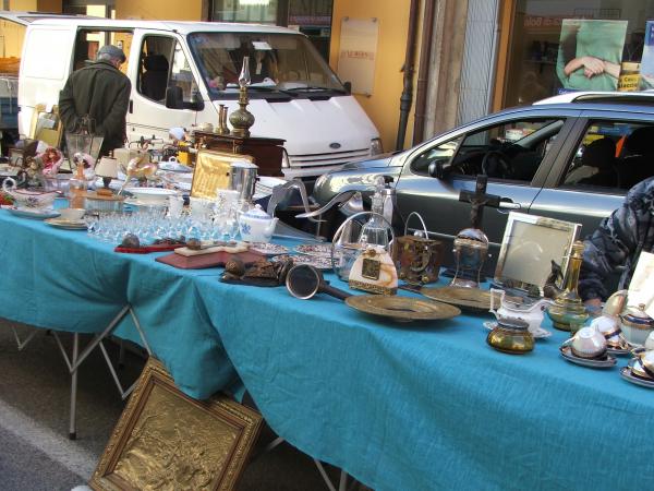 Nel weekend il mercatino dell'antiquariato