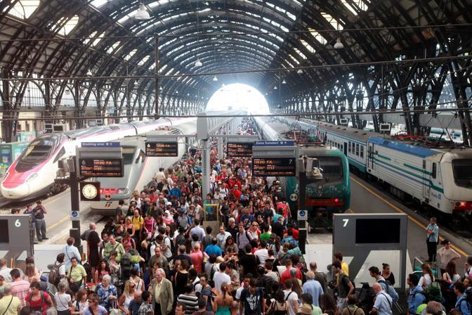 Tutti in coda verso il mare: week end da bollino rosso anche nelle stazioni