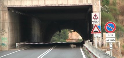 Masso su Aurelia: la strada viene riaperta oggi alle 12