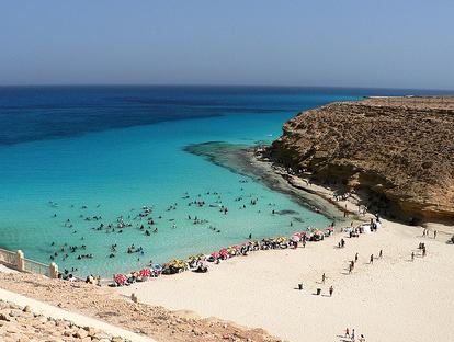 Egitto, 15 mila turisti tornano in Italia ma c'è chi vuole partire