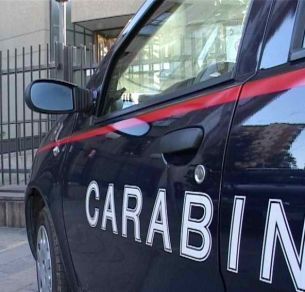 Donna sfregiata con l'acido al Galliera, arrestato l'ex marito 