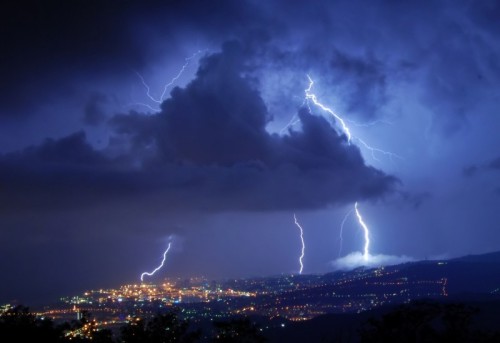 Liguria, scaricati 2 mila fulmini in meno di 24 ore