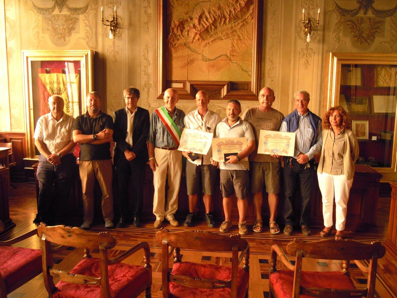 Finale Ligure, premiati marinai che salvarono un uomo nel 2010 