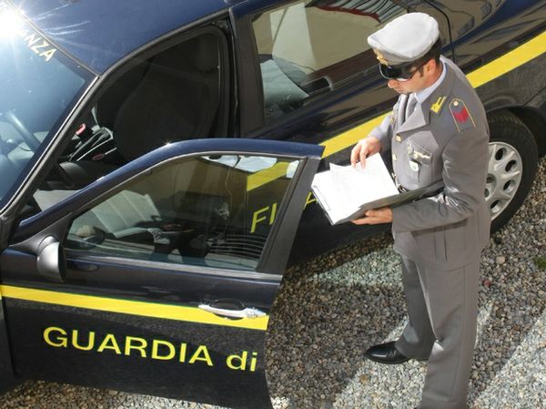 Chiede contributo per l'affitto, ma in banca ha 850mila euro. 90enne denunciata