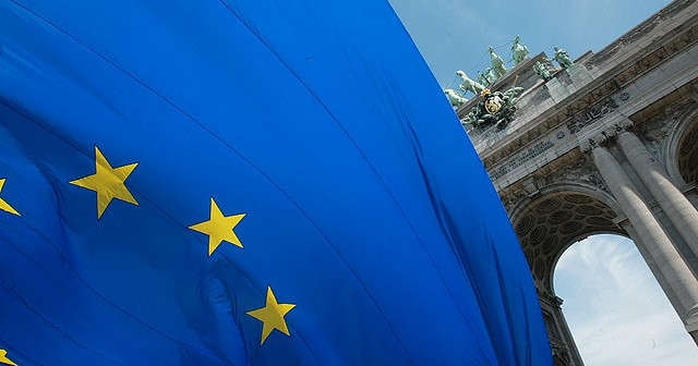 Non c'è la traduzione in italiano e l'Ue annulla i bandi europei