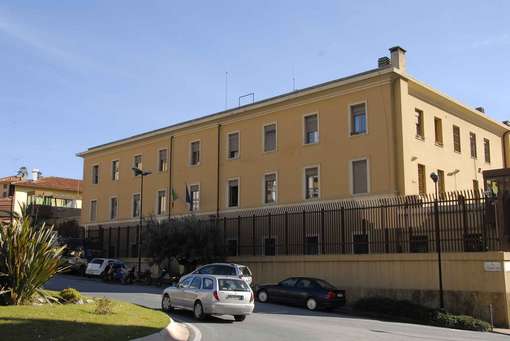 Carcere di Imperia, detenuto da in escandescenze