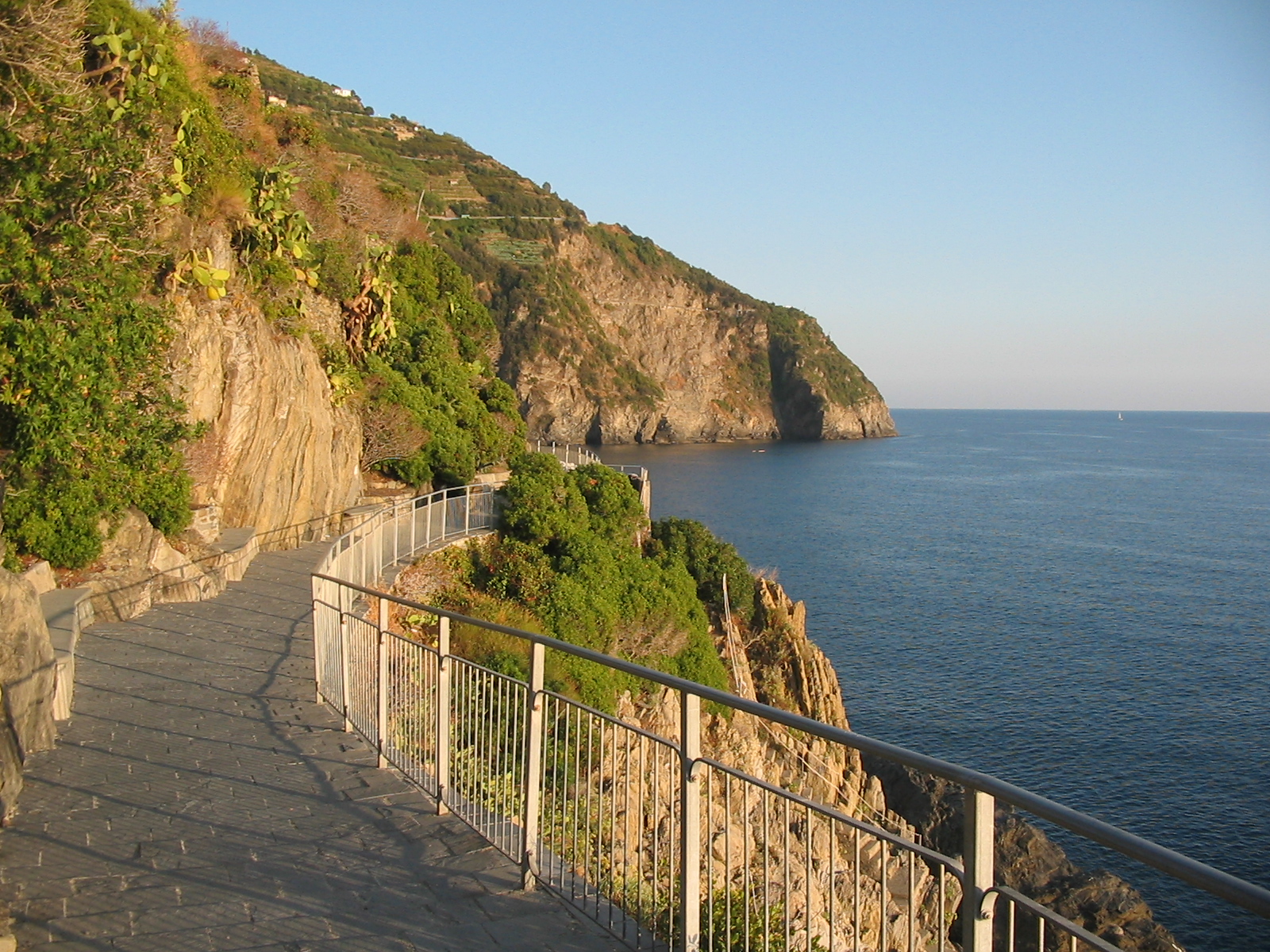 La riapertura della via dell'amore e storie inedite a Viaggio in Liguria