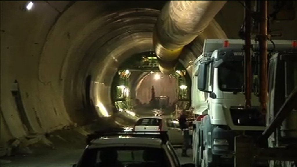 Esplosione in un cantiere ferroviario a Sestri Ponente, gravissimi due operai