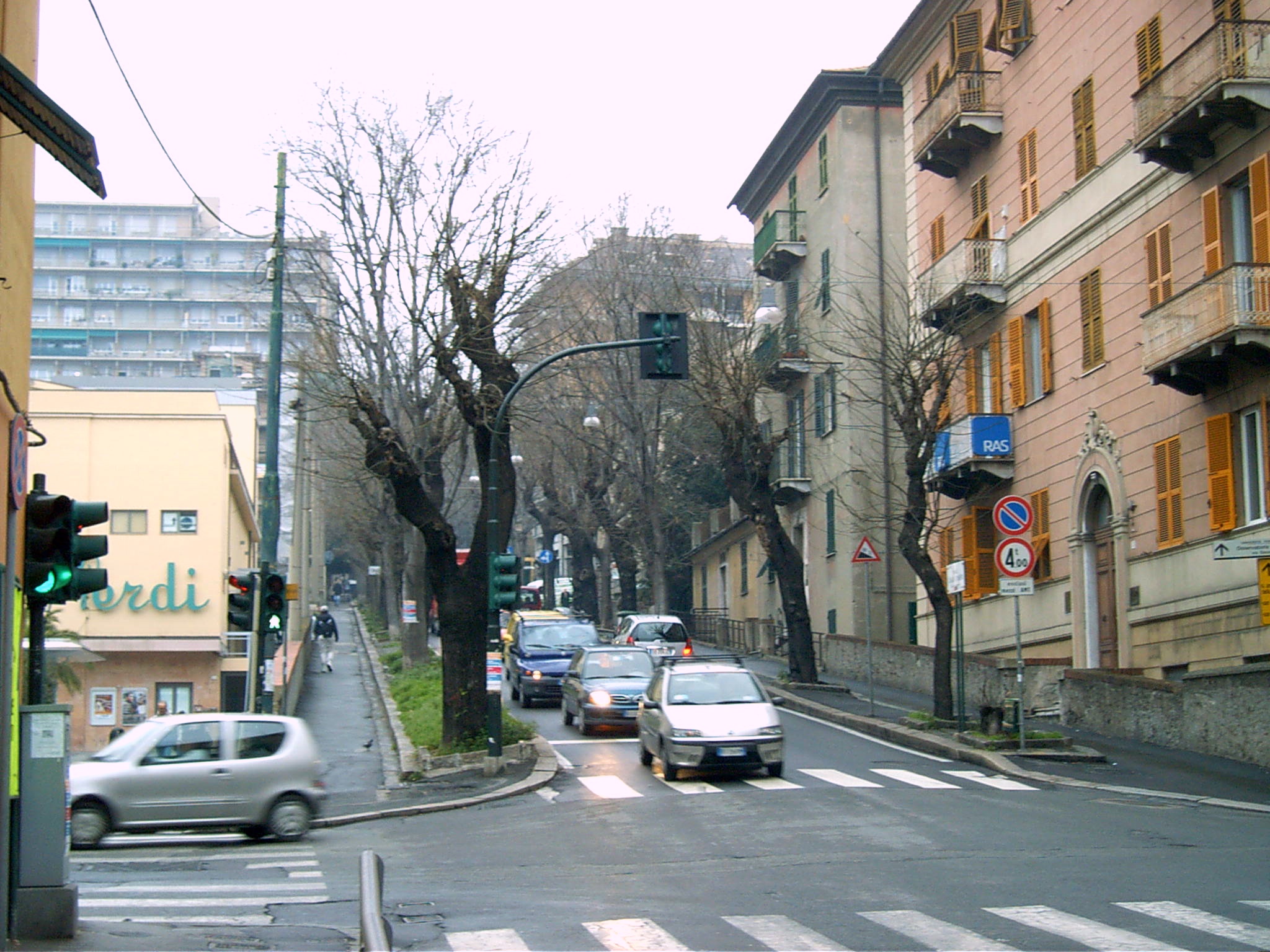 Bambino investito dopo essere uscito da scuola