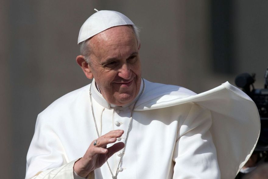 Ad Assisi il Papa in ginocchio sulla tomba di san Francesco