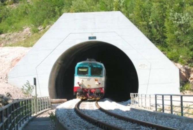 Linea ferroviaria Genova - La Spezia, interventi sulla galleria Biassa 