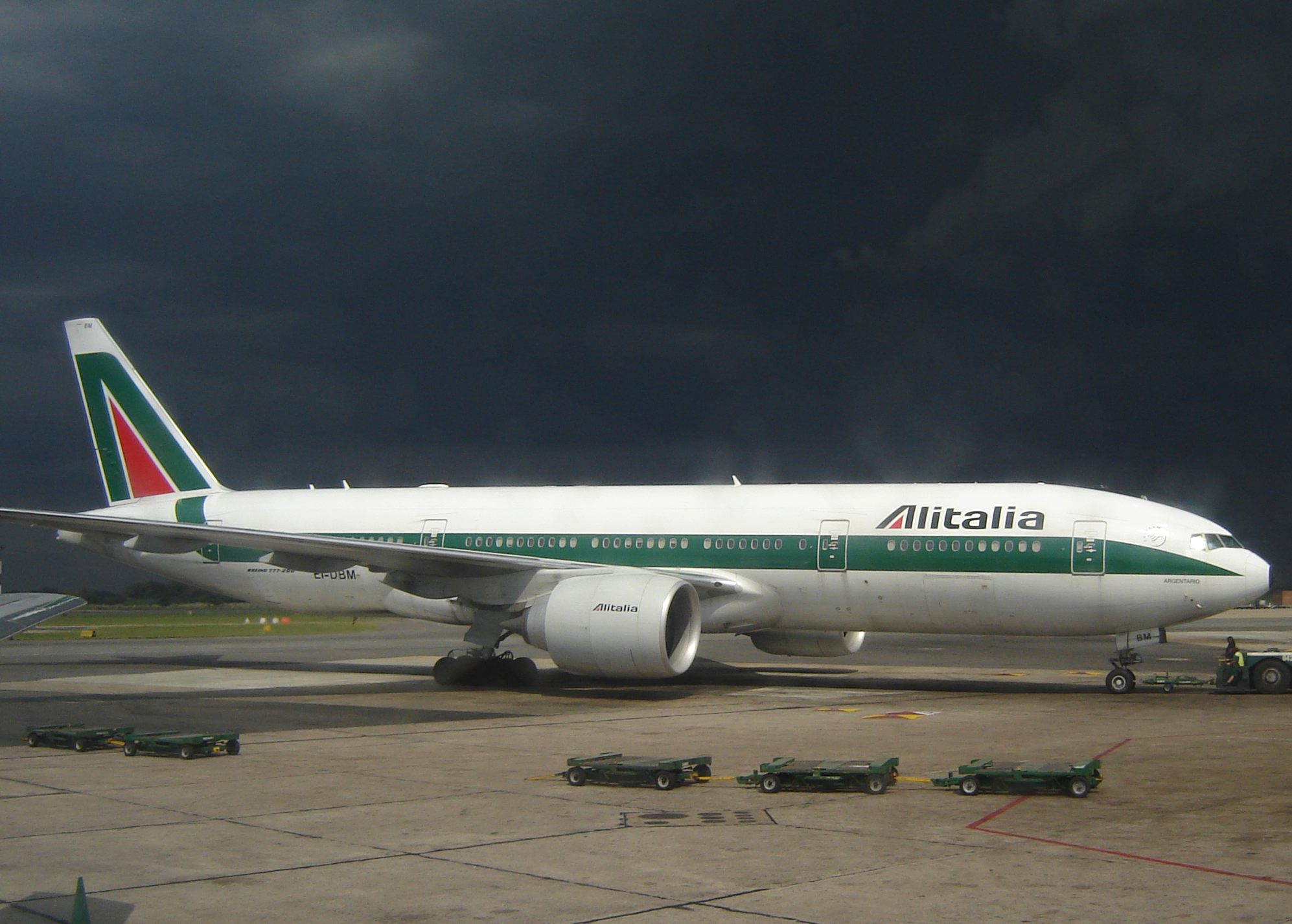 Alitalia, spunta l'ipotesi Poste Italiane. 