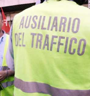 Ausiliario del traffico aggredito a Genova: denunciato un uomo