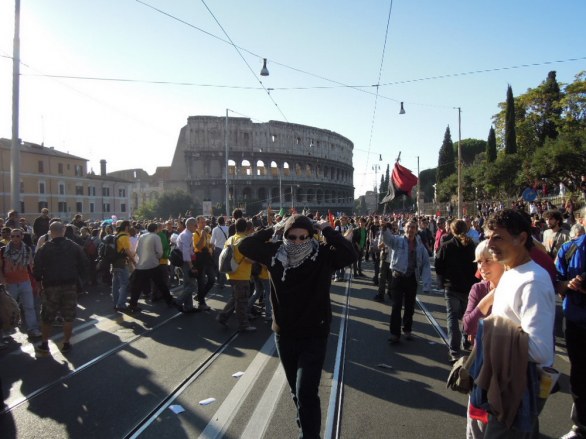 Roma blindata per il corteo dei movimenti. Marino: 