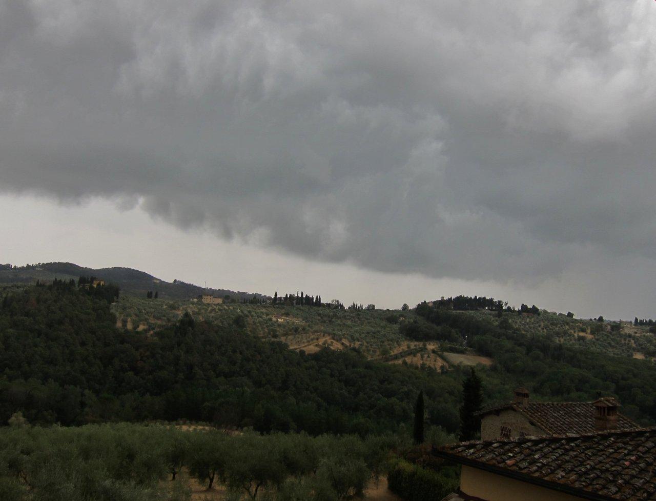 Violenta ondata di maltempo in Toscana: un morto, danni per milioni di euro