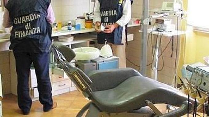 Fisco, denunciato medico odontoiatra: ha evaso oltre 445 mila euro