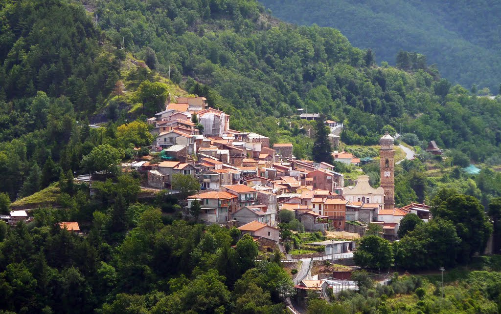 Con uno scuolabus rubato svaligiano ristorante: arrestati