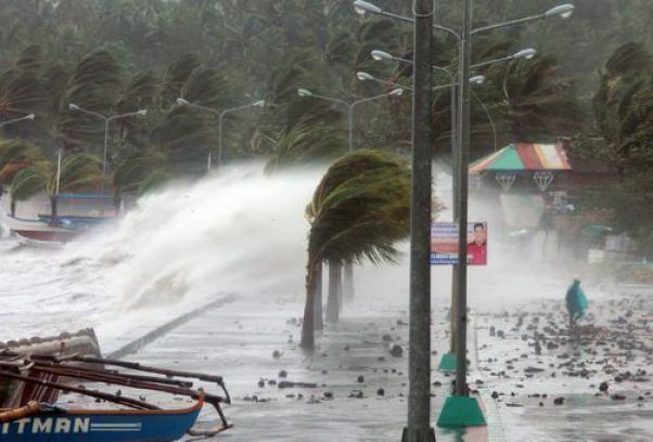 Ciclone Haiyan nelle Filippine, testimone parla di almeno 100 morti 