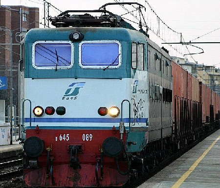 Travolto dal treno, forse inseguiva il cane