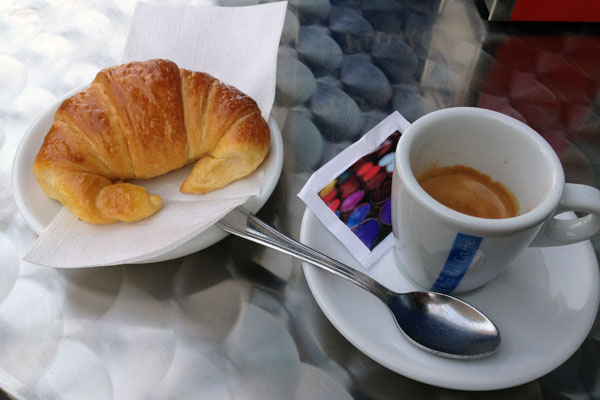 Dal primo dicembre la colazione nei bar di Genova sarà più salata