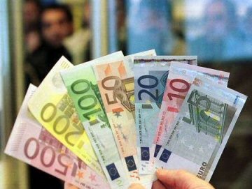 Crisi, un genovese su dieci guadagna meno di cinquemila euro all'anno  